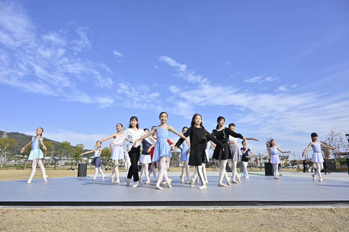 安満遺跡公園にて野外バレエを開催